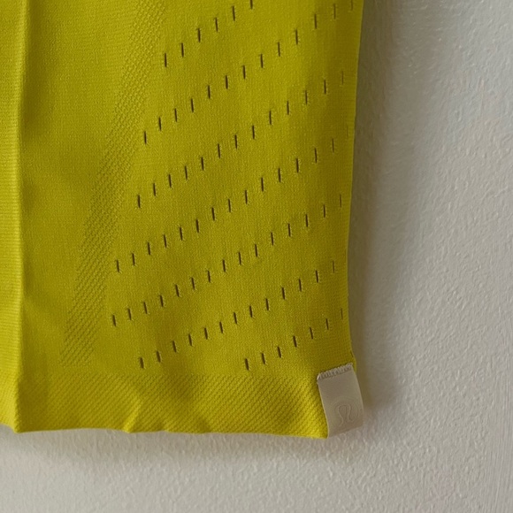 Lululemon Time Warp Short Sleeve II in Split Pea - Picture 6 of 9